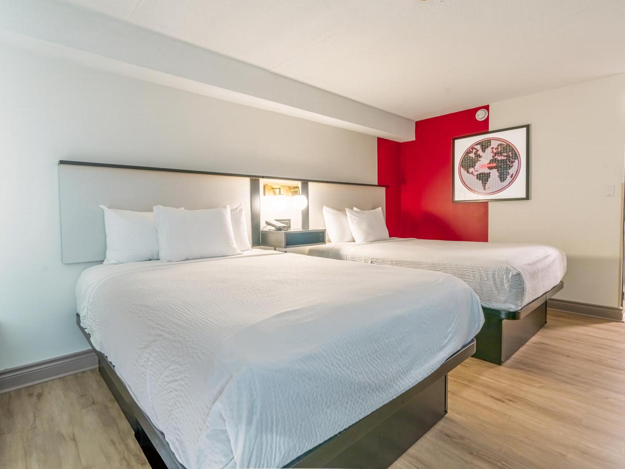 Мотель Ramada By Wyndham Кингстон Экстерьер фото
