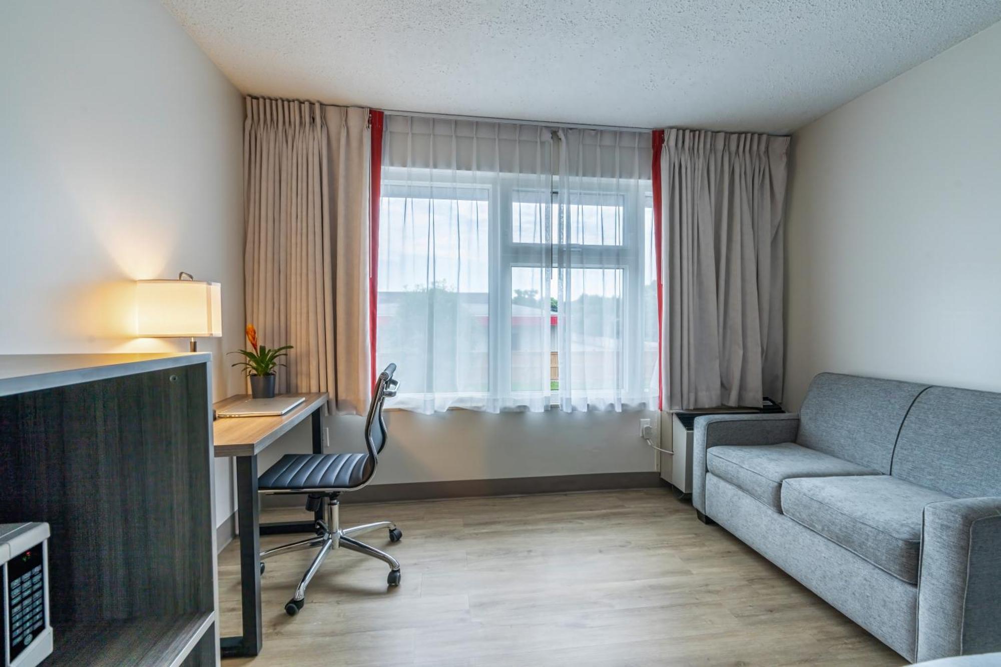 Мотель Ramada By Wyndham Кингстон Экстерьер фото