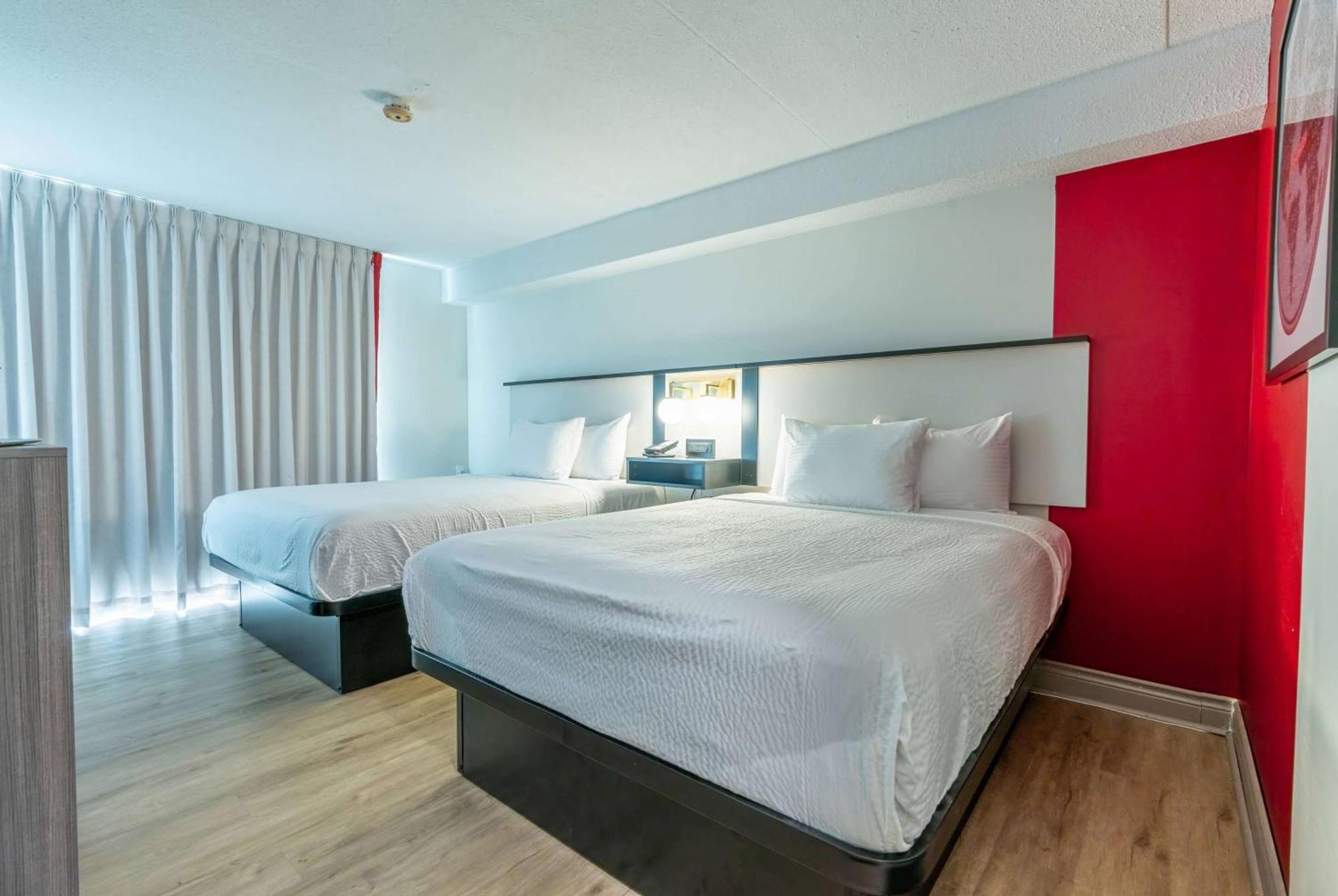 Мотель Ramada By Wyndham Кингстон Экстерьер фото