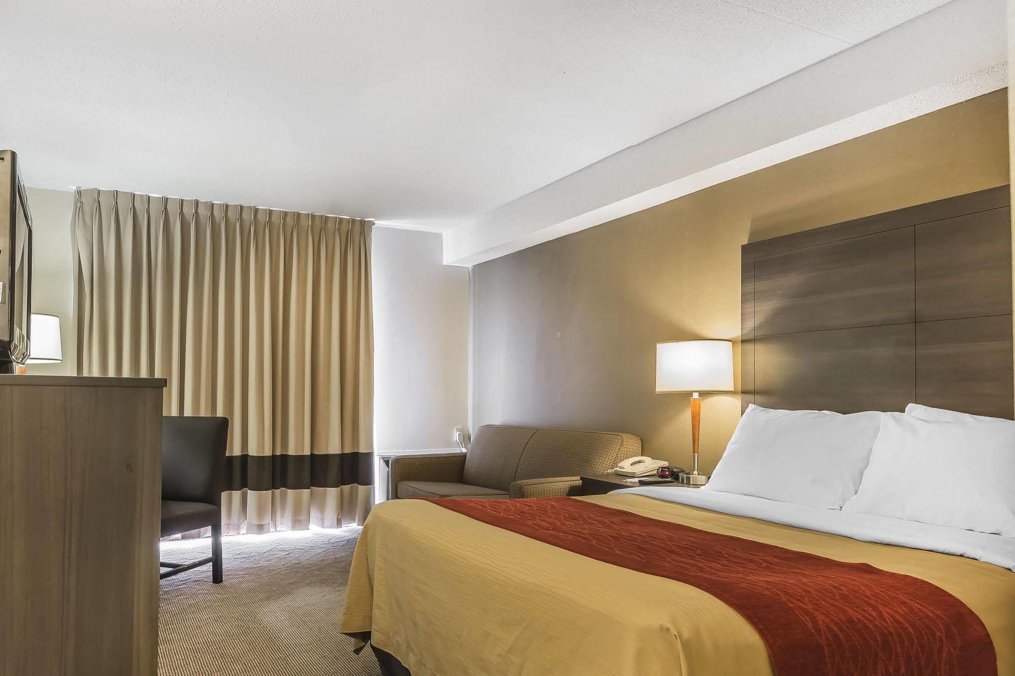 Мотель Ramada By Wyndham Кингстон Экстерьер фото