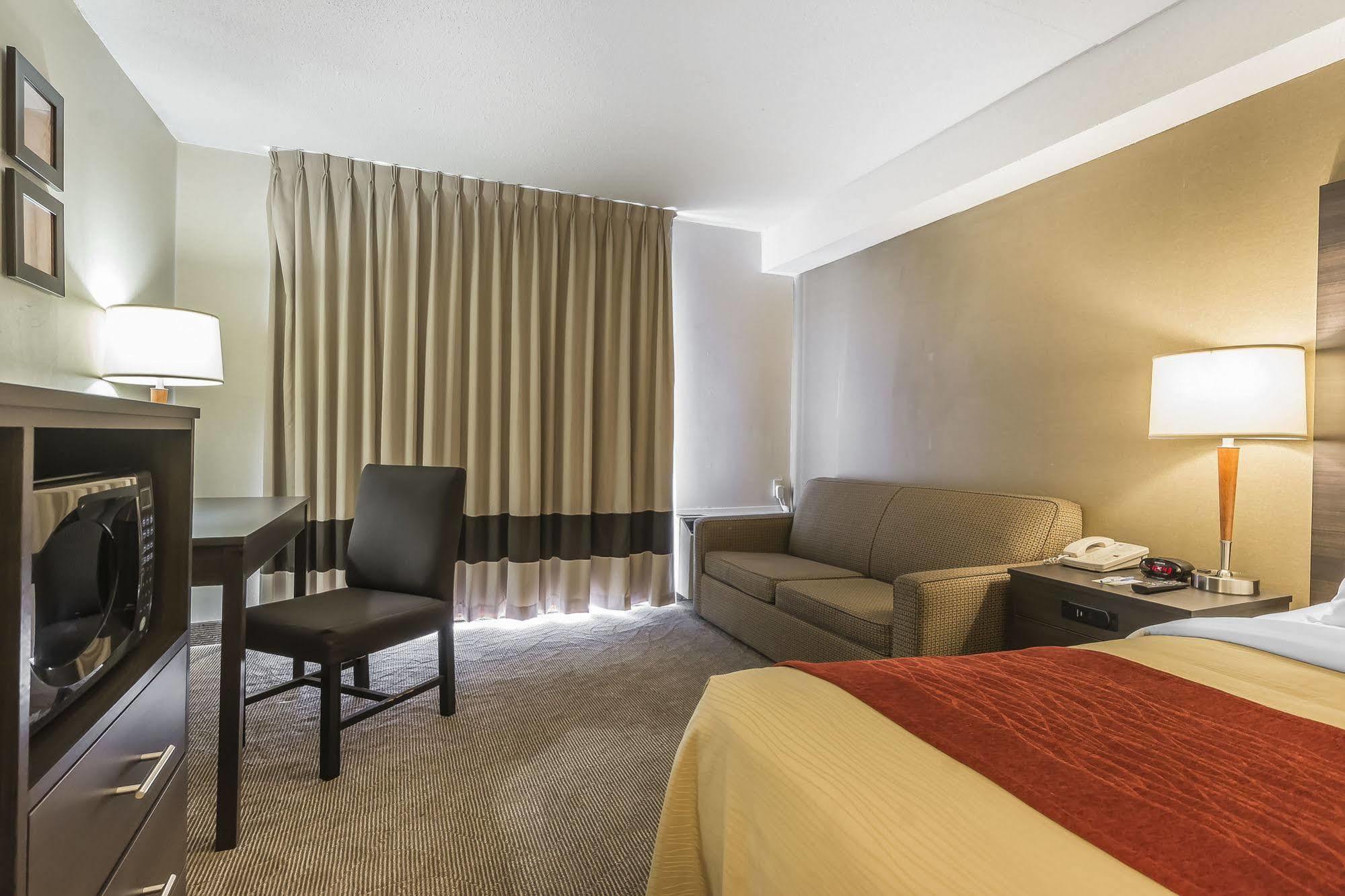 Мотель Ramada By Wyndham Кингстон Экстерьер фото